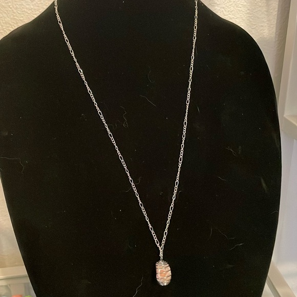 Pink Lace Agate Necklace Rare - Picture 2 of 2
